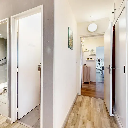 Stunning In With Wifi Apartment
